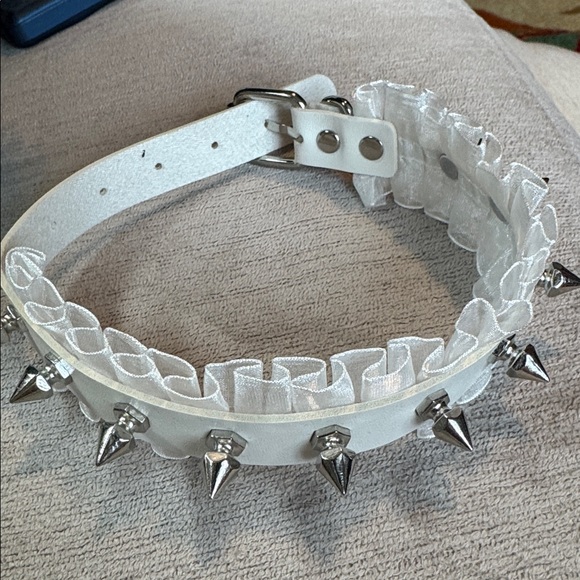 Gothic white Spike & Lace Neck Choker, Adjustable Strap, Vegan Lea… - Picture 2 of 8